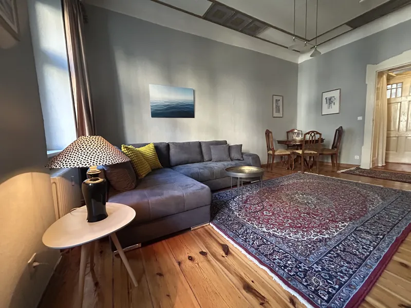 Möblierte Jugendstilwohnung mit Balkon in zentraler Lage – 76 m², voll möbliert und modernisiert — photo 1